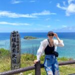 Karen Takizawa Instagram - そしてこちらは忘れた時期のいつだかの休みに、初めての石垣島に行きました⛱️ こうしてみると休みを見つけると私は、 海へ海へと私ばっか向かっていってるので 相当海に片想いしています🪼✨ 泳げないくらいカタヅチですし、 海の上辺ばっか見て癒されているだけですし、 なんの潜りもしないのです。 でも海の大きさと私には理解できない神秘さと太陽と共同作業の先に見えるこの青い色が好きになる理由だったのかもしれません。 海を見ると心から気持ちよくなりますよね☺️ あぁこの海と暮らしているんだって、 幸せになったり、今の考え事をサラッと奪い去って持っていってくれたり✨ 考え事や地球のおっきさを確実なりとも計り知るには、力のある自然に任せるのが、おすすめです、私には☺️ この景色を見るために人は(自分)また がんばるんです☺️✨✨