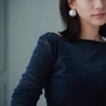 Karen Takizawa Instagram - Oggi9月号の大お気に入りページです📄 大好きな黒とネイビーの ページたちにいます☺️ 今回のOggi9月号のはモデル4人で表紙をしたりとわいわいな月になりました♡ なかなか撮影で4人みなさんに一気会いするのは難しいので、すごく楽しめましたよ🌈 開くと開くてまた中にはたくさん楽しかった思い出ページもありますのでみなさん、よければ夏の黒気になってみてください👣