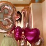 Karen Takizawa Instagram - 31歳になりました。 ご報告することすらわざわざすいませんが、 なんだかんだでお誕生日はたくさんの方が すれ違いざまに、おめでとう！と言ってくださるので嬉しいです🎈 そして誰たちよりも早くお誕生日祝いしてくださったのは、春菜さんと夏子さんとホランさんでした🩵 嬉しかったなー🧸✨✨✨ ほんとうに予想されてる以上に面白い3人たちなので、食道にどんどん食べ物が詰まって最終的に苦しくなるほどです😂 全部おいしい、春菜さんお店ありがとうござぃした☺️🎁 31歳も自分がたくさんたくさん楽しい道探しをしていきていきたいです☺️ これからもよろしくおねがいしますぬ🥰
