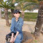 Karen Takizawa Instagram - デニム日和☺️✨ 大好きなデニムだけで外に出られる幸せを噛み締めるのは、大嫌いな花粉症のある分、 春から最大級のお見舞いプレゼント🌸🎁 だと信じて、花粉症と毎日歩きます👣🌳 お薬を飲み忘れた次の日朝は、 地球が半分食べられたくらい絶望になります。 でもどうにかこうにか今の所お薬が私の身体で壁を組み立て中です🔨 花粉症のみなさん、春が楽しませてくれる分 頑張りましょう🤧🌸 おやすみなさい💤
