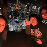Karen Takizawa Instagram - 2月のどこかで、大好きな春菜さんのお誕生日会🎉をしました。 夏子さんと手を組んで、ああしようこうしようと話していたら...なんと2日後に夏子さんと私、同じお仕事で、さらにお昼終わりじゃないか！となり、こんなたっぷり時間ある日なかなかないとなり、春菜さんのお誕生日する日までは1週間くらい先だったのですが、 急遽、"明後日あいていたりしませんか？"と聞くと、春菜さんもお昼おわりとのことで、運命が3つ重なった日を覚えてます🔔 そんなもんだから、たっぷり春菜さんのお昼からもらいました🥹 まずマッサージと岩盤浴にいき(皆さんご安心ください夏子さんは妊婦さんメニュー)、たっぷりお話ししたり癒されていたら3時間ほど居座り、夜は夜景見放題のご飯屋さんにいき、隣にあるほとんどおなじ夜景を楽しめるおしゃれなカフェバーに行きました☺️✨✨✨(ご安心ください夏子さんはジュースです) 周りは告白している最中のようなカップルさんばかりのようなそれはそれは素敵なお店でした🫣 春菜さんと夏子さんは基本的な姿勢が笑わしてくるので、声を小さくして笑うのが辛かったのが記憶にあります😆🤐 3人でいると何の日であろうがパーティーになるのですが、この日は春菜さんが生まれてくれて感謝を祝うパーティーだったのでより華やかなでした🥳！ とは言っても、マッサージし、お風呂入った後なので誰1人メイクもしない気楽さ😂 そんな春菜さんが生まれた時と同じ姿"ありのまま"を再現しました。(偶然) 春菜さんいつも私たちにまで優しくしてくれてありがとうございます🥰 ほんとうに楽しいことに無我夢中な春菜さんはずっと尊敬します！💕 目が合えばここかしこと笑わしてくれる春菜さん💕 出会ってくださりありがとうございました🫶🏼 #会っている度にいつしか大好きな人になりました