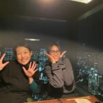 Karen Takizawa Instagram - 2月のどこかで、大好きな春菜さんのお誕生日会🎉をしました。 夏子さんと手を組んで、ああしようこうしようと話していたら...なんと2日後に夏子さんと私、同じお仕事で、さらにお昼終わりじゃないか！となり、こんなたっぷり時間ある日なかなかないとなり、春菜さんのお誕生日する日までは1週間くらい先だったのですが、 急遽、"明後日あいていたりしませんか？"と聞くと、春菜さんもお昼おわりとのことで、運命が3つ重なった日を覚えてます🔔 そんなもんだから、たっぷり春菜さんのお昼からもらいました🥹 まずマッサージと岩盤浴にいき(皆さんご安心ください夏子さんは妊婦さんメニュー)、たっぷりお話ししたり癒されていたら3時間ほど居座り、夜は夜景見放題のご飯屋さんにいき、隣にあるほとんどおなじ夜景を楽しめるおしゃれなカフェバーに行きました☺️✨✨✨(ご安心ください夏子さんはジュースです) 周りは告白している最中のようなカップルさんばかりのようなそれはそれは素敵なお店でした🫣 春菜さんと夏子さんは基本的な姿勢が笑わしてくるので、声を小さくして笑うのが辛かったのが記憶にあります😆🤐 3人でいると何の日であろうがパーティーになるのですが、この日は春菜さんが生まれてくれて感謝を祝うパーティーだったのでより華やかなでした🥳！ とは言っても、マッサージし、お風呂入った後なので誰1人メイクもしない気楽さ😂 そんな春菜さんが生まれた時と同じ姿"ありのまま"を再現しました。(偶然) 春菜さんいつも私たちにまで優しくしてくれてありがとうございます🥰 ほんとうに楽しいことに無我夢中な春菜さんはずっと尊敬します！💕 目が合えばここかしこと笑わしてくれる春菜さん💕 出会ってくださりありがとうございました🫶🏼 #会っている度にいつしか大好きな人になりました