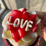 Karisma Kapoor Instagram – Sending love ❤️ 

#HappyValentinesDay #CupcakeLove