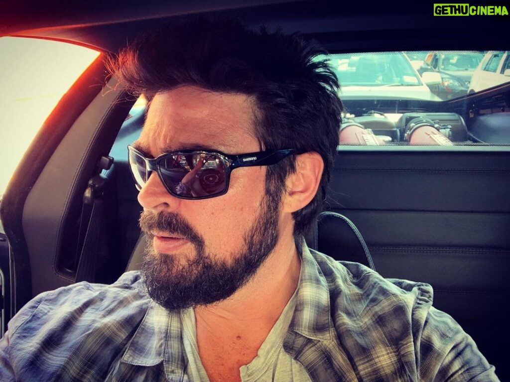 Karl Urban Instagram - ‘‘Twas the night before Xmas and all through the house.... I was stuck in Xmas traffic “