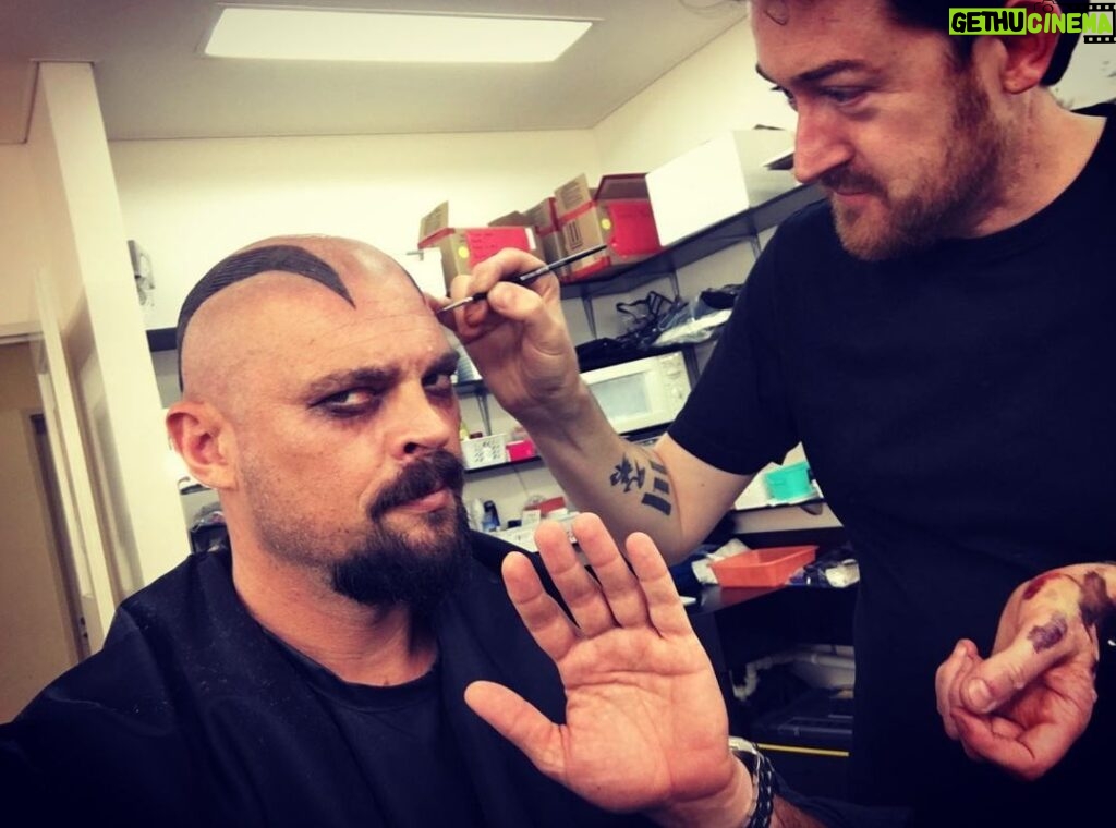 Karl Urban Instagram - 💥 BEHOLD !!💥 #tbt Skurge @thorragnarokofficial Shout out to Shay Lawrence & his exceptional work and make up design .❤️⚡️