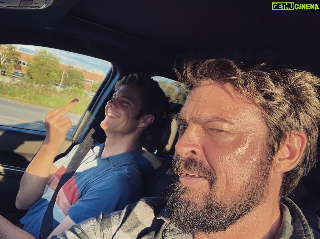 Karl Urban Instagram - Just wrapped an epic week on @theboystv season 2. Thanks to our phenomenal crew ❤️ Me , @jack_quaid n the rest of The Boys are grabbin beers 🍻 Happy weekend y’all 🥃