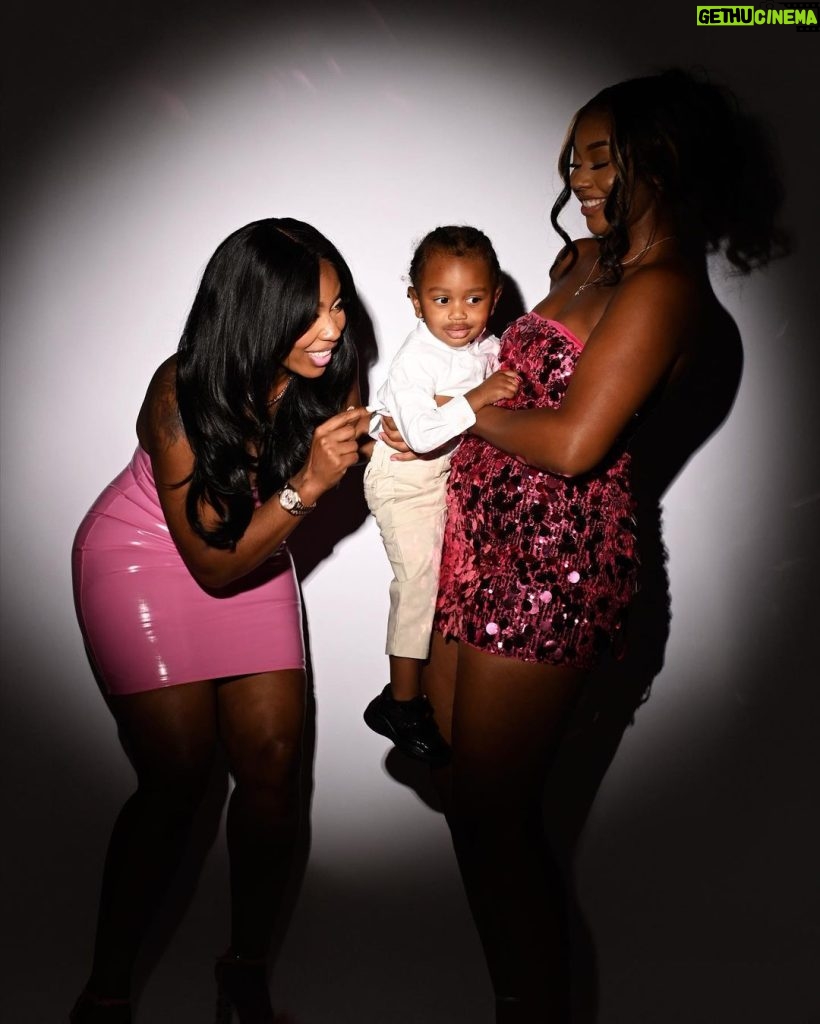 Kash Doll Instagram - Happy 19th birthday to my pumpkin @sdoll.__ y’all know how I’m coming behind her… pumpkin you are blossoming into the most beautiful, classy, caring, independent, honorable, god fearing young woman there is.. I’m so proud to call you my baby sister and can’t wait to support every adventure you even (think) you wanna go on… life will only get more interesting the older you get but big sis a real young og i got you 4LIFE ❤️💖 now let’s go party 🎉 📸 @thatsbawselife