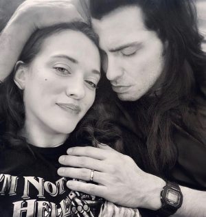 Kat Dennings Instagram - the real 🎁