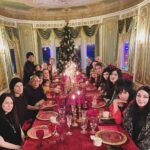 Kat Von D Instagram - Such a special Christmas Eve dinner party here at #CasaVonD this year! ❤️ To be honest, I do believe for those of us [like me] who weren’t blessed with a close family, we are lucky to create our own family amongst friends. Although I have many acquaintances, my circle of friends is small but made up of real ones - that I am so grateful to have! I can’t imagine spending my last Christmas in Los Angeles with anyone other than these wonderful people! I adore you all with all my heart: @iamleah 🖤 @mrpharmacist72 🖤 @sammidoll 🖤 @daveysuicide 🖤 @dimebagzhag 🖤 @blackcitizen 🖤 @tumas_zarskus 🖤 @sassys8n 🖤 @villamelroseantiques 🖤 @edenknievel 🖤 @thebookofimmortality 🖤 @llewellyn 🖤 @prayers 🖤 @coldcave23 🖤 *and a special THANK YOU to Michele over at @center_of_attention_events and her team who spent this Christmas Eve spoiling me and my guests with an elegant party like this! Merry Christmas to everyone! ❤️ Windsor Square, Los Angeles