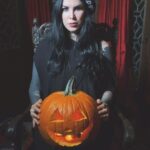 Kat Von D Instagram - Pumpkin carving party at #CasaVonD 🎃 With my beautiful friends/loved ones: @lethalamounts @edenknievel @prayers @dimebagzhag @llewellyn @mr.chino @jessica91104 @tennissystem @stevierivett 🎶Song: “From Dog to God” by @prayers