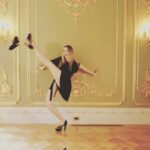 Kat Von D Instagram - Watching @natali_bekker_ dance in the @vondshoes spiderweb pumps is 😵‍💫! FUN•FACT: @natali_bekker_ is one of my dance teachers who helped me choreograph a lot of the dancing we did on tour! One day, I asked her if we could film her dancing in a pair of @vondshoes here at the house, and she just put these heels on and started dancing to my song “I Am Nothing” with such finesse, and that’s how this little video was created! Inspiring to say the least! 🖤