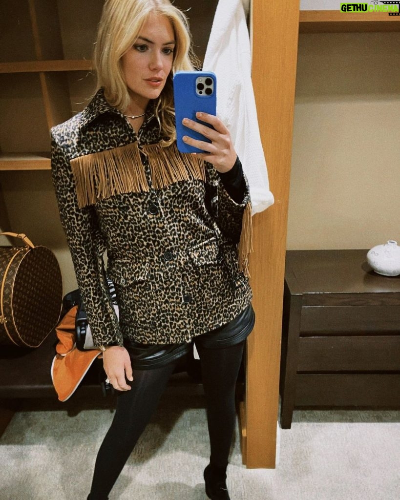 Kate Upton Instagram - Leopard print AND fringe? I’m obsessed. 🤠