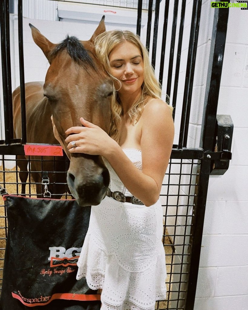 Kate Upton Instagram - Forever a horse girl 🐴💕