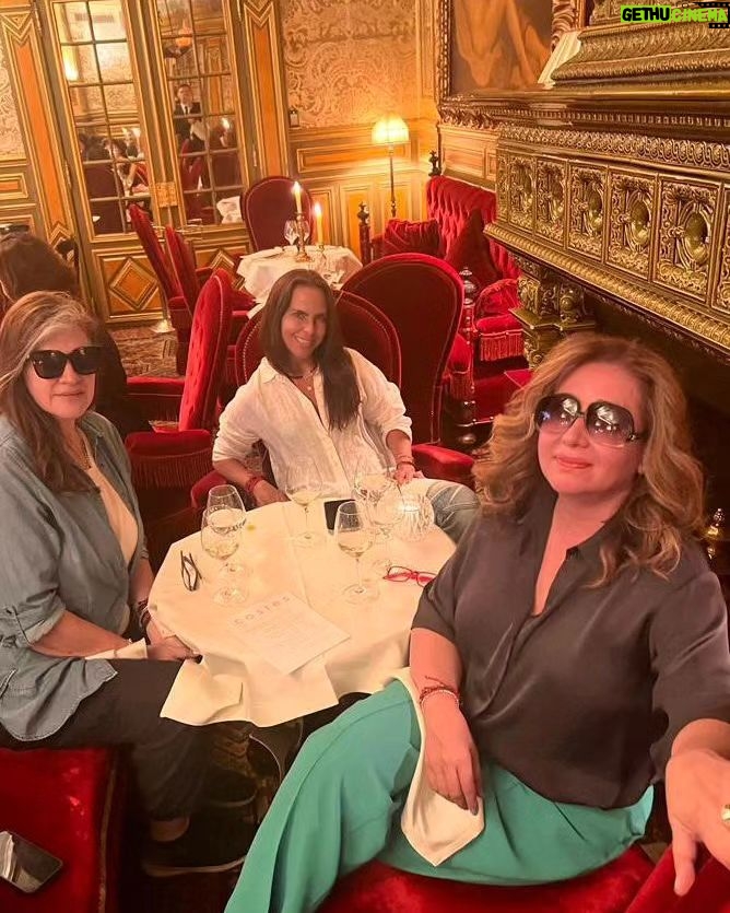Kate del Castillo Instagram - Indulging in a luxurious dinner in Paris, while the hustle never stops for Las Cholas! 🍽✨💼 #KateDelCastillo #ParisianDelights #LivingLaVieLuxury #LasCholasHustle #InternationalAdventures #FineDining #workhardplayhard #cholawoodproductions Hôtel Costes
