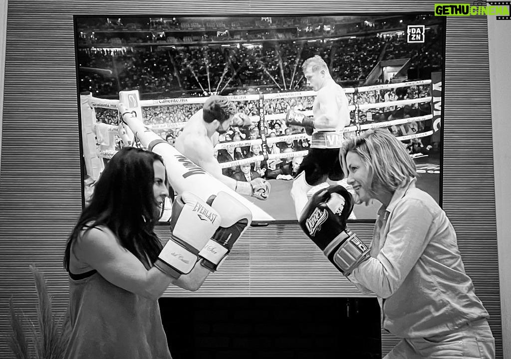 Kate del Castillo Instagram - Next fight - Del Castillo 🇲🇽 vs Lindsey 🇺🇸 #writersstrike #doingwhatwecan #armasdemujer #payperview