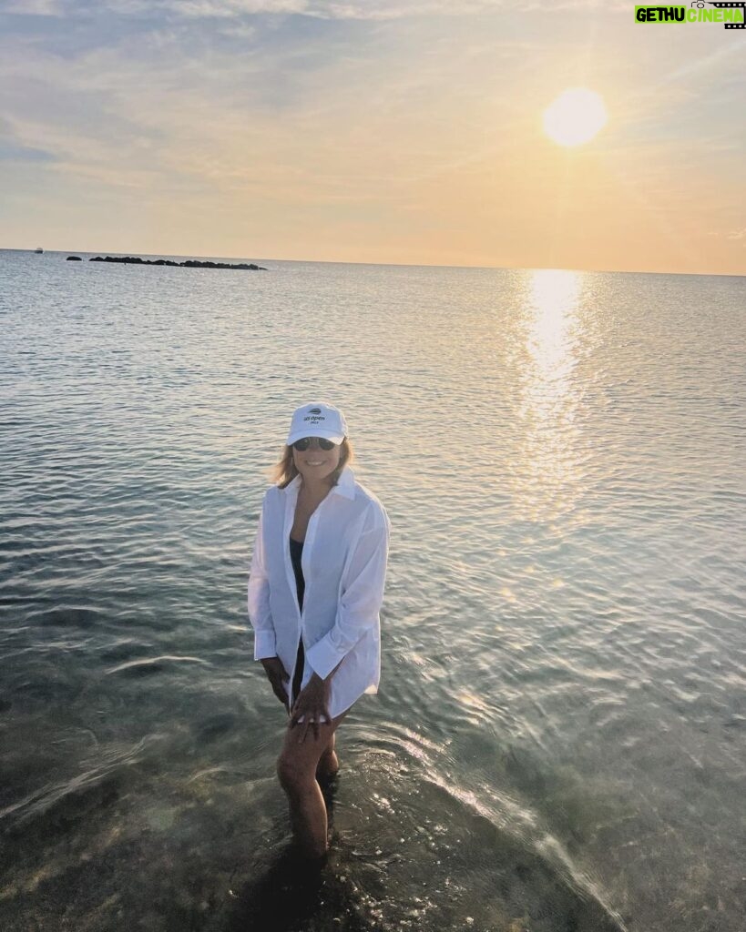 Katie Couric Instagram - Happy birthday to me…thank you @johnmolner for sweeping me away to @fsnevis for a romantic bday celebration! And thank you to everyone here for making me feel so special. ❤️ Here are my tips for aging well (which granted I don’t always do!) 1. Have an attitude of gratitude 2. Move your body even if there is a little more of it to move 3. Don’t be too hard of yourself (perfect is the enemy of good) 4. Keep your reading glasses off when you look in the mirror 🤓 5. Never stop being curious and open to learning 6. You get what you give 7. Be empathetic and compassionate. 8. Listen to music that makes you happy (or contemplative, depending on your mood) 9. Don’t take anyone or anything for granted—tell the people in your life how much they mean to you. 10. Never lose that sense of wonder (like when we saw a hummingbird this morning) I’m sure I could think of some more, but 10 is a nice number. Oh and also laugh a lot. (And eat chocolate cake for breakfast apparently) I’m grateful for all of you. Birthday wishes welcomed and strongly encouraged. ❤️ #fsnevis #ageisjustanumber #i❤️bdays #67baby Four Seasons Resort Nevis, West Indies