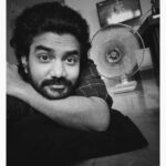 Kavin Instagram - Amma appa ku apro ipo varaikum kuda irukuradhu ne mattum dha.. 😄 We both are 30yrs old now.. 😌🤷 #MyFanAndMe :)