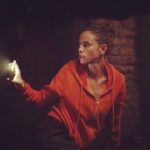 Kaya Scodelario Instagram - When you’re praying that phone battery don’t die.... @thecrawlmovie @paramountpics