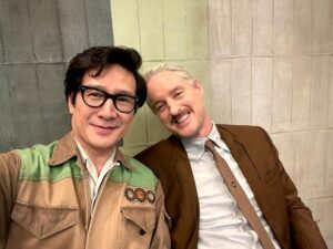 Ke Huy Quan Instagram - I LOVE my LOKI family.  Sharing some behind-the-scenes pics of the fun times we had on set. Please go check out all episodes available now. IT’S SO GOOD! And I’m not just saying that because I’m in it. 😜😂💚

@officialloki @marvelstudios @disneyplus
