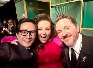 Ke Huy Quan Instagram - The KENERGY is REAL! So much fun at the Oscars. 

I’m so glad @theacademy brought back past winners to honor this year’s nominees. I was so proud and honored to stand amongst these men in presenting the best supporting actor category. Congratulations to all the winners of the night. 

Here’s 1 of 2 sets of selfies. 😜

Styling: @chloekeiko 
Grooming: @anissaemily 
Dressed by: @giorgioarmani 
Jewelry: @cartier
💆🏻: @drbarbarasturm
