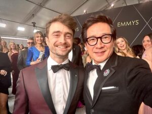 Ke Huy Quan Instagram - Fun times with my favorite LOKIS at the #EMMYS. Also made some new friends. 😜

Tuxedo @thombrowne 
Jewels @cartier 
Bow tie @titleofwork 
Glasses @oliverpeoples 
Styling @chloekeiko 
Grooming @anissaemily 
Red Carpet 📸 AP/Invision for the Television Academy
