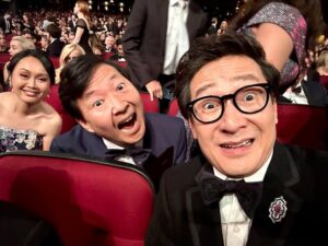 Ke Huy Quan Instagram - Fun times with my favorite LOKIS at the #EMMYS. Also made some new friends. 😜

Tuxedo @thombrowne 
Jewels @cartier 
Bow tie @titleofwork 
Glasses @oliverpeoples 
Styling @chloekeiko 
Grooming @anissaemily 
Red Carpet 📸 AP/Invision for the Television Academy
