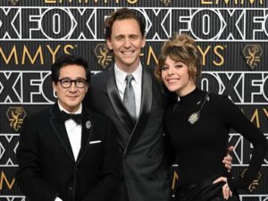 Ke Huy Quan Instagram - Fun times with my favorite LOKIS at the #EMMYS. Also made some new friends. 😜

Tuxedo @thombrowne 
Jewels @cartier 
Bow tie @titleofwork 
Glasses @oliverpeoples 
Styling @chloekeiko 
Grooming @anissaemily 
Red Carpet 📸 AP/Invision for the Television Academy