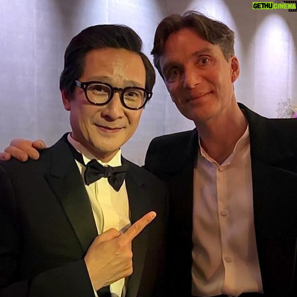 Ke Huy Quan Instagram - I FINALLY MET OPRAH! ❤️🙏🏻 ..last night at the 3rd Annual @academymuseum Gala. Grooming: @anissaemily Tuxedo: @Dior 📸: @gettyimages & Yours Truly 🤳