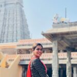Keerthi shanthanu Instagram - ✨🙏✨ #ᴏᴍɴᴀᴍᴀsʜɪᴠᴀʏᴀ ✨ Tiruvannamalai Temple