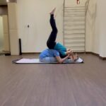 Keerthi shanthanu Instagram - Yepudiiii ??? 😉😄🤸‍♀️ #acroyoga with my yoga partner @kanithiru10 ❤️‍🔥 Thanks to my dearest @aum_yogini #kavitha @aumyoga_international_studio @soul_of_yogi #song suggestion & edit @shanthnu 😏🤪 #yogapractice #yoga #1sttime