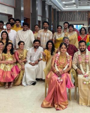 Keerthi shanthanu Instagram - ✨கல்யாணம் ✨
💛💛💛💛💛

@shrutitudi @ruskey_11 @shanthnu @mahuvnish @brinda_gopal @jayanthirkv @asrkvkumar @dianishanth @poornimabhagyaraj @gayathriraguramm @veena_sujya @inst.prasanna @the_arjun_kaladhar @arvindkaladhar @khushsundar @1mxdhxv._  @adhav.krishna_ 
#gold #wedding #family
