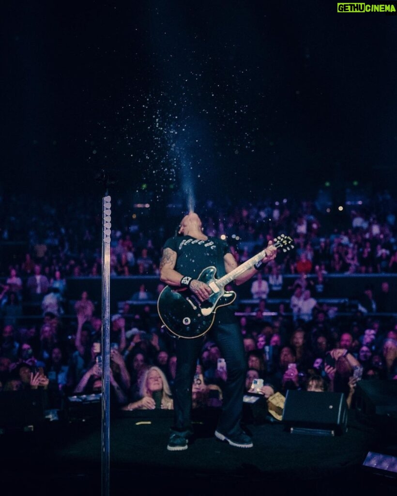 Keith Urban Instagram - let’s gooooo Vegas !!!!! tonight kicks off our last weekend of shows at @phvegas until November 💥 Las Vegas, Nevada