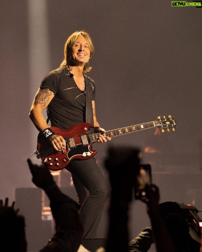 Keith Urban Instagram - only in Vegas ⚡️ we’re here through July 1 ! Planet Hollywood Resort & Casino