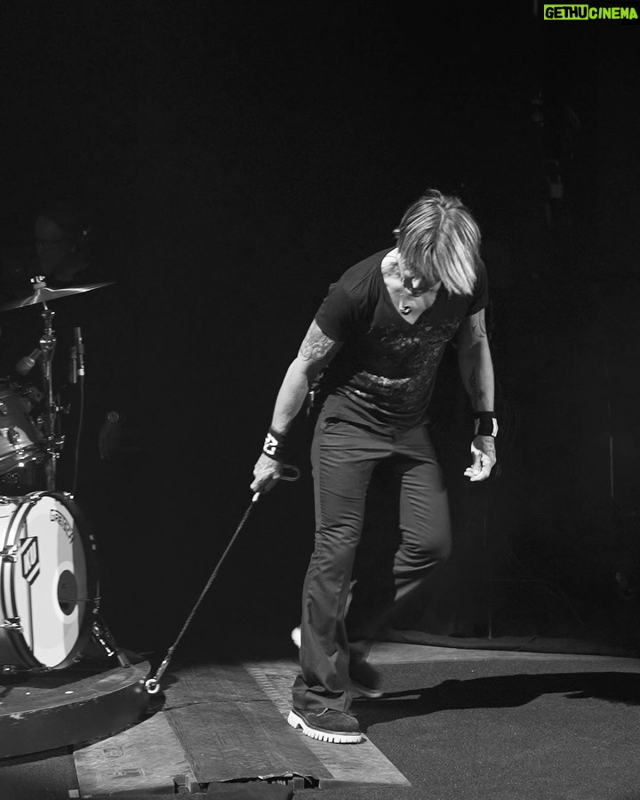 Keith Urban Instagram - only in Vegas ⚡️ we’re here through July 1 ! Planet Hollywood Resort & Casino