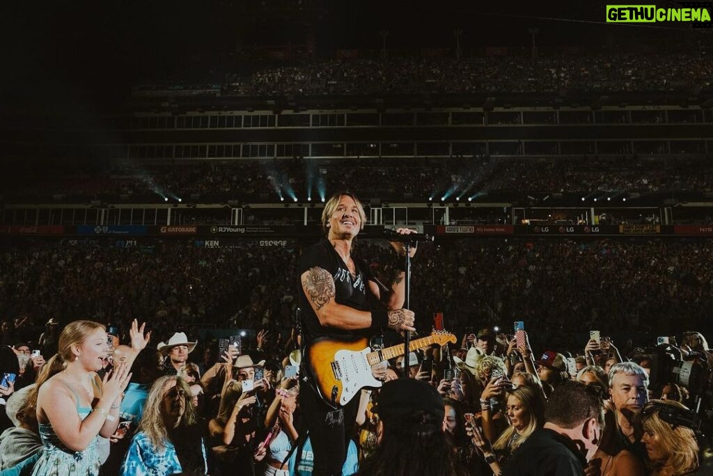 Keith Urban Instagram - there’s nothing quite like #CMAfest, and it never gets old. thank you !!! 📸 @brenventure @johnshearer Nissan Stadium
