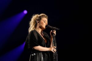 Kelly Clarkson Thumbnail - 60.4K Likes - Top Liked Instagram Posts and Photos