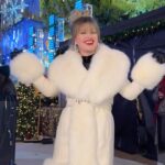 Kelly Clarkson Instagram - We had the most magical night with @kellyclarkson at @nbc’s Christmas in @rockefellercenter! ✨