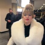 Kelly Clarkson Instagram - #RockCenterXMAS @NBC @Peacock @rockefellercenter