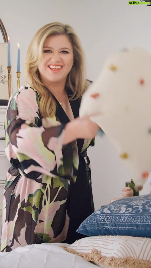 Kelly Clarkson Instagram - Happy spring, y’all! How am I getting my home ready for the new season? By bringing in gold accents, colorful decor, and testing out new cocktail recipes for warm weather gatherings ahead.