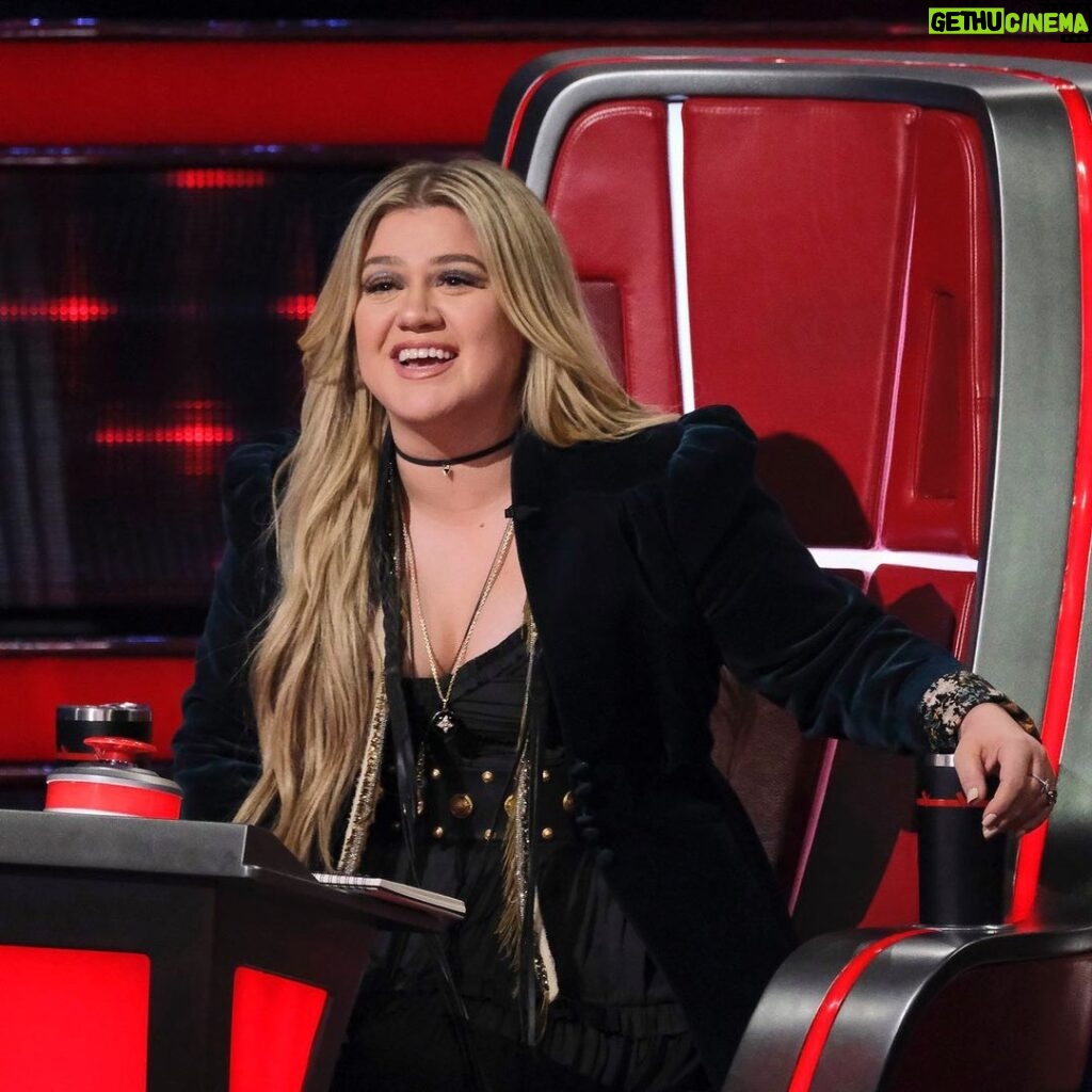 Kelly Clarkson Instagram - #TeamKelly is ready to crush it on #TheVoice!