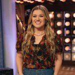Kelly Clarkson Instagram - Get ready to party 🎶 Underneath the Tree 🎶 because Kelly Clarkson is hosting Christmas in Rockefeller Center! 🎄 November 29 at 8/7c on NBC and Peacock