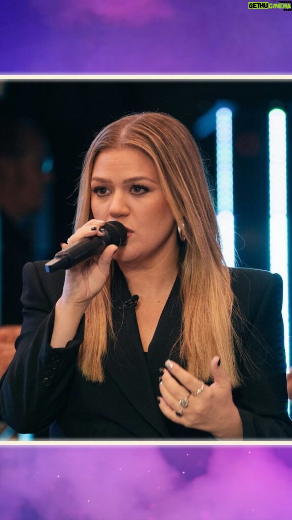 Kelly Clarkson Instagram - First #Kellyoke of Season 5 coming to you from NYC!