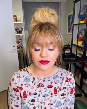 Kelly Clarkson Thumbnail - 203.7K Likes - Top Liked Instagram Posts and Photos