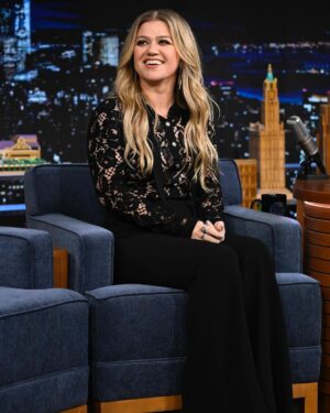 Kelly Clarkson Thumbnail - 293.8K Likes - Top Liked Instagram Posts and Photos
