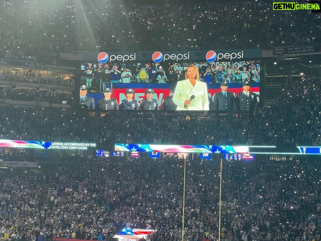 Kelly Clarkson Instagram - @queenlatifah did such a great job with the anthem! What a multitalented artist! Alright, @dallascowboys vs @nygiants, let’s do this!!