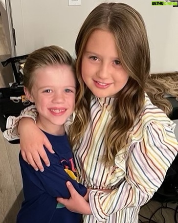 Kelly Clarkson Instagram - Both of my kiddos backstage getting ready to join me on stage in Vegas ❤️ nothing will ever be as cool and amazing as these two little humans that will always have my whole heart.