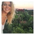 Kelly Rohrbach Instagram - Rise and shine! Early call time this morning, caught the sunrise, which is a highly unusal and rare thing for me 😴