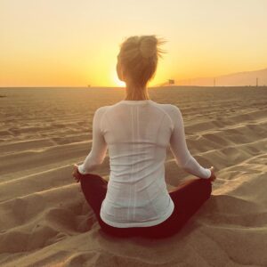 Kelly Rohrbach Instagram - Sunset! my favorite time of day to meditate! Feeling very blessed😊🌅🙏🏼 have a beautiful, happy week everyone!