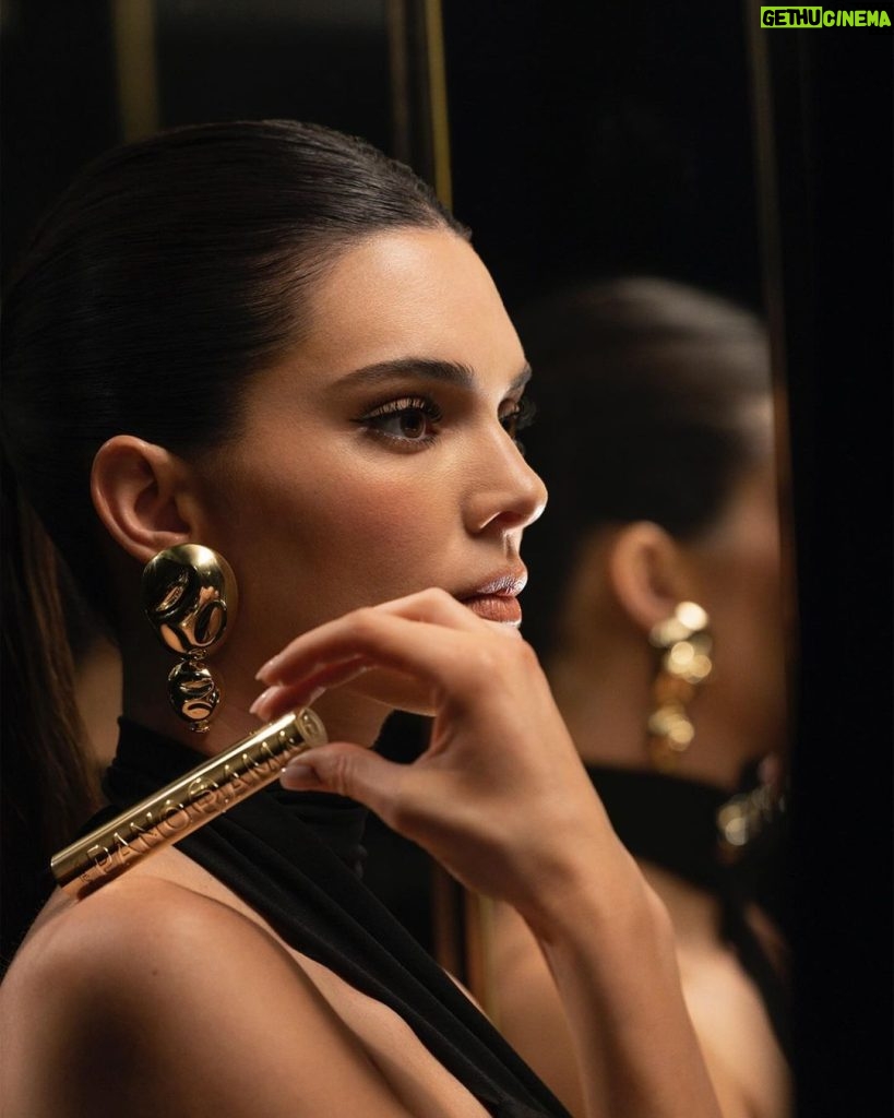 Kendall Jenner Instagram - my secret to breathtaking lashes @lorealparis #PanoramaMascara