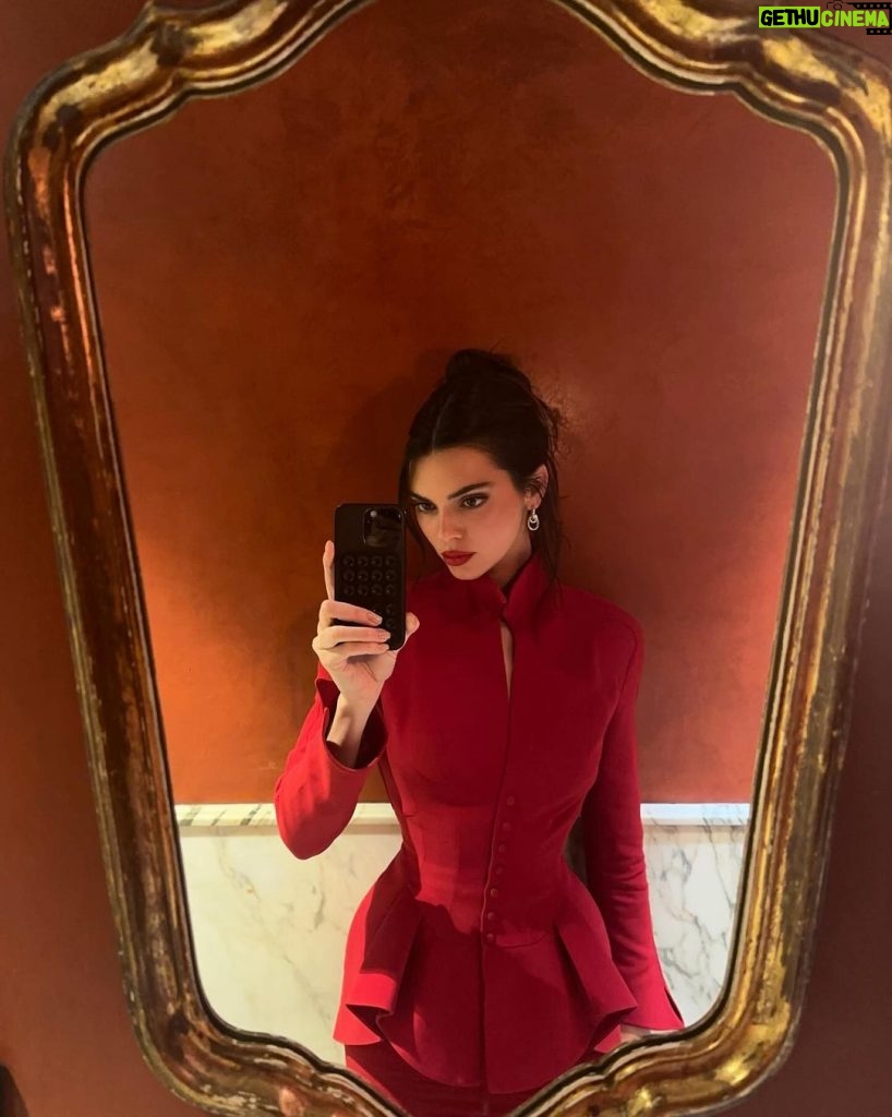 Kendall Jenner Instagram - 💋 Paris